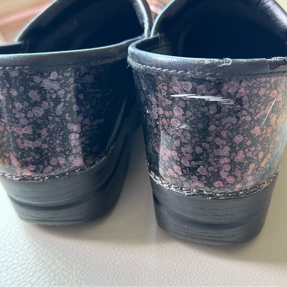 Dansko Black Patent Leather Iridescent Water Drop Pattern Clog Size 40 EU/ 10 US - Picture 10 of 11